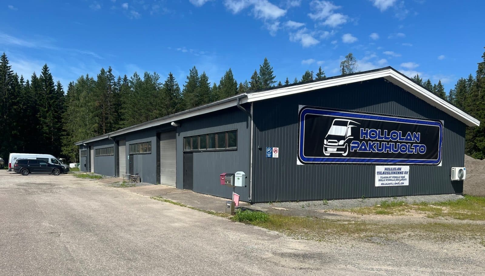 Korjaamorakennus ja piha-alue Keskikankaantiellä Hollolassa
